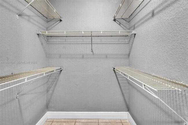 Building Photo - 2881 N Oakland Forest Dr