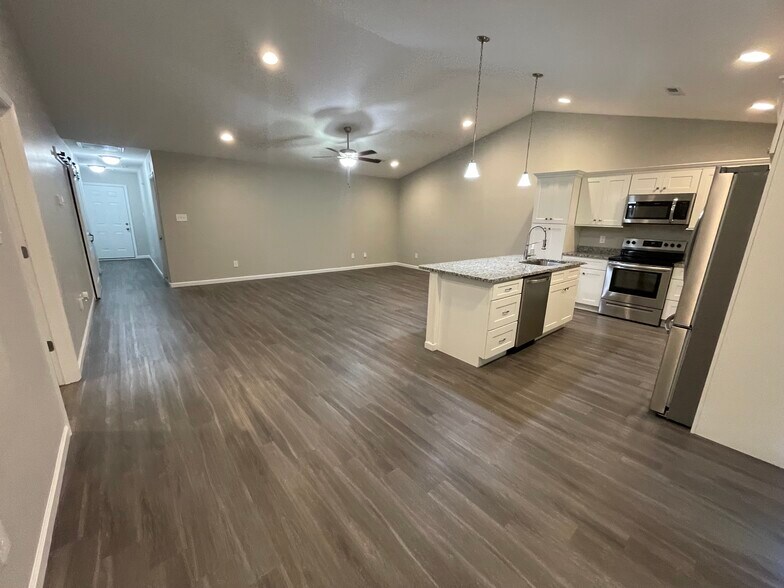 Building Photo - 5918 Knox Hill Way