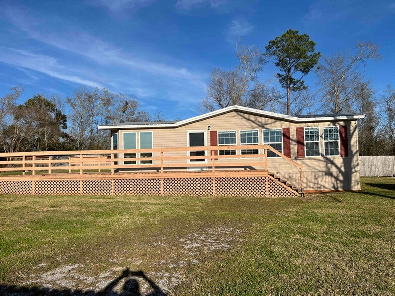 Building Photo - 7720 Hwy 2301