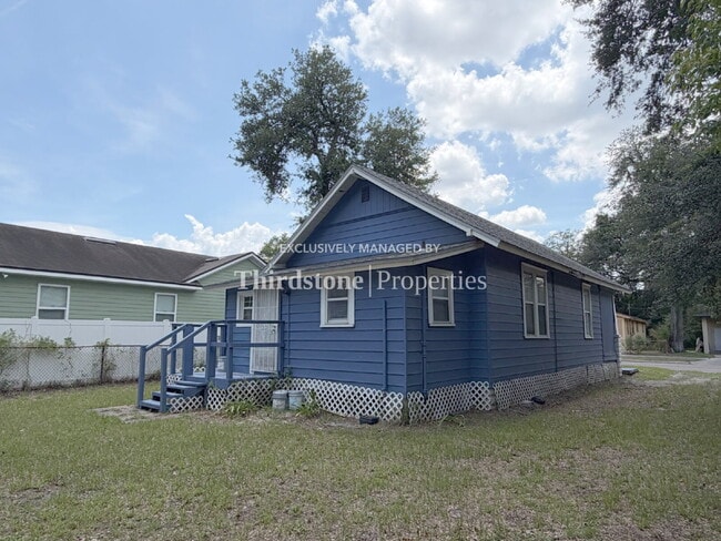 Building Photo - 2125 Lambert St