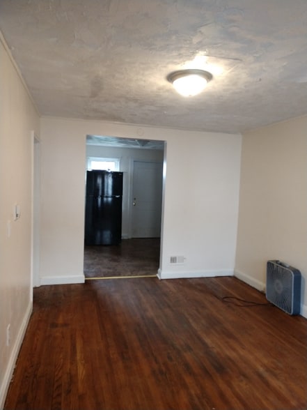 Building Photo - 923 Bonaparte Ave