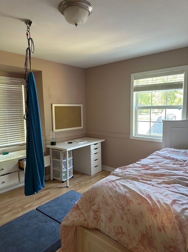 Building Photo - 955 Acorn Dr