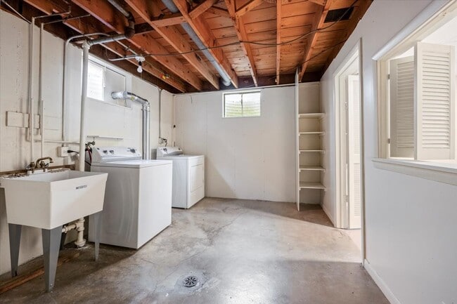 Building Photo - 580 Ivy Ct