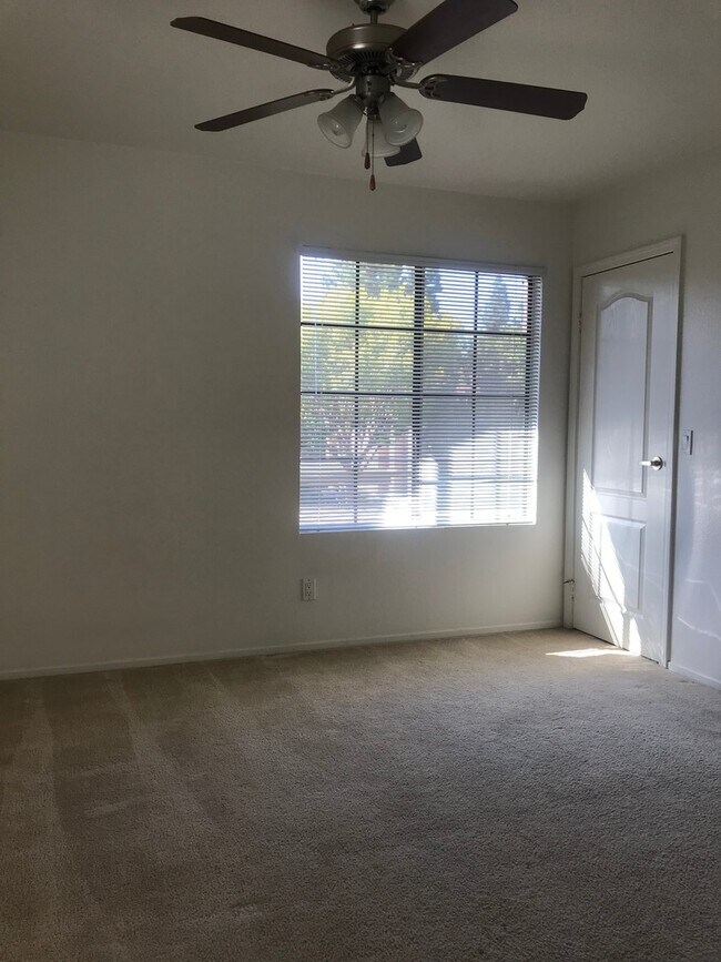 Building Photo - 12055 Alta Carmel Ct