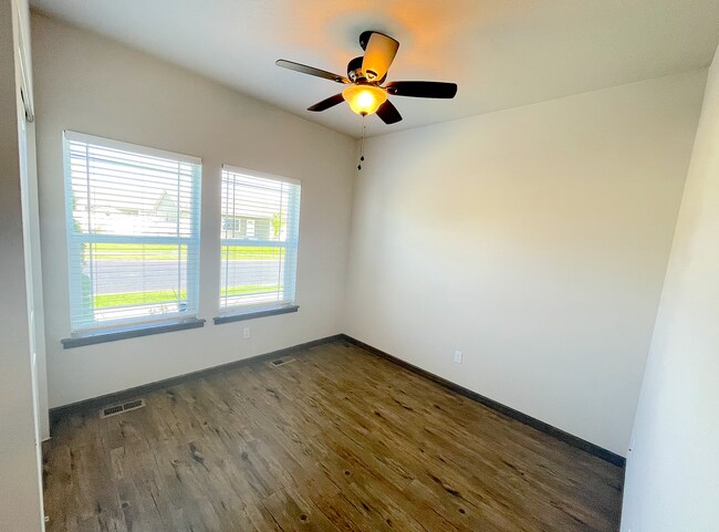 Building Photo - Great Post Falls Location!