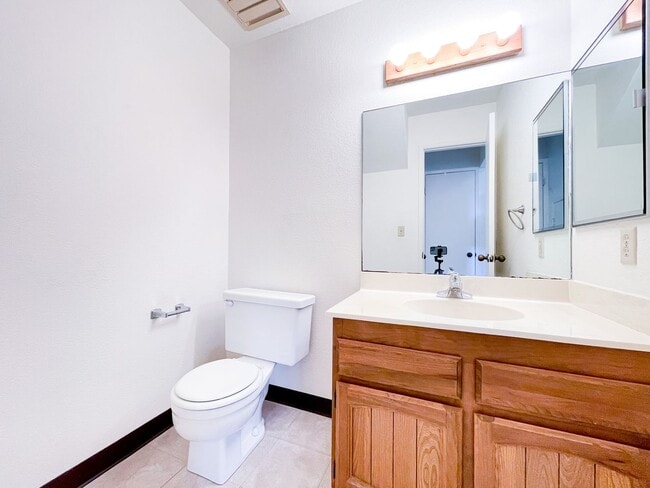 Building Photo - Spacious Wailuna! Centrally Located!