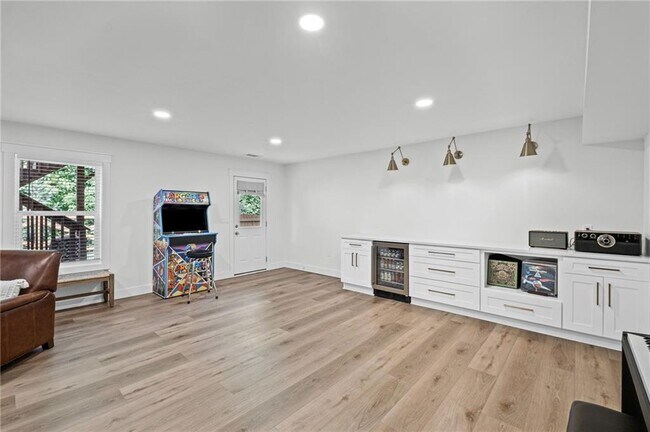 Building Photo - 149 Treeline Trl