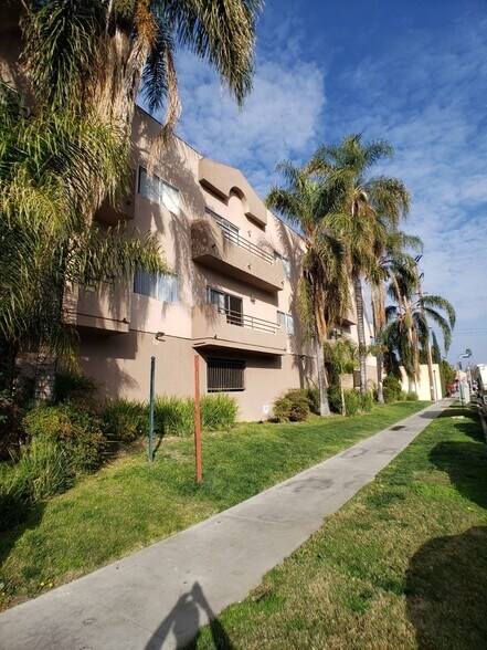 Primary Photo - 11459 Collins St