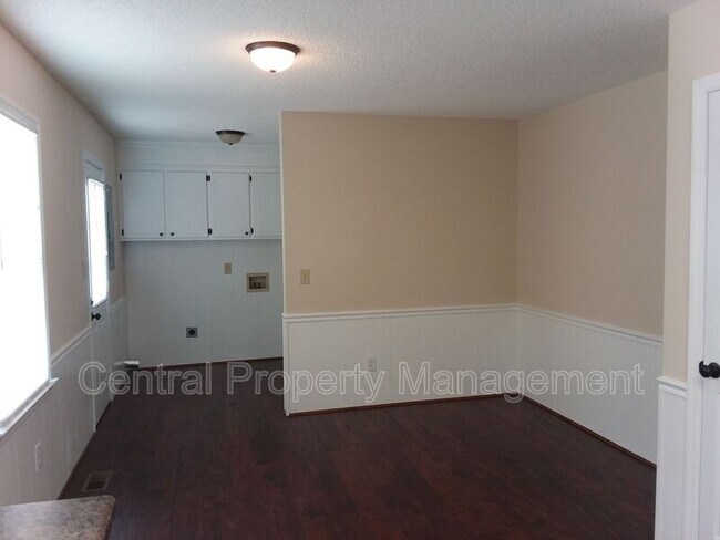 Building Photo - 5423 Parris Bridge Rd