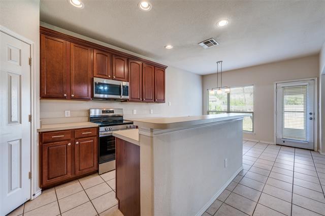 Building Photo - 9720 Colonywood Dr