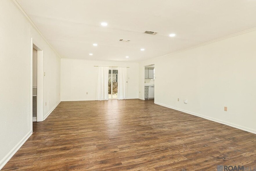 Building Photo - 7005 Whitlow Dr