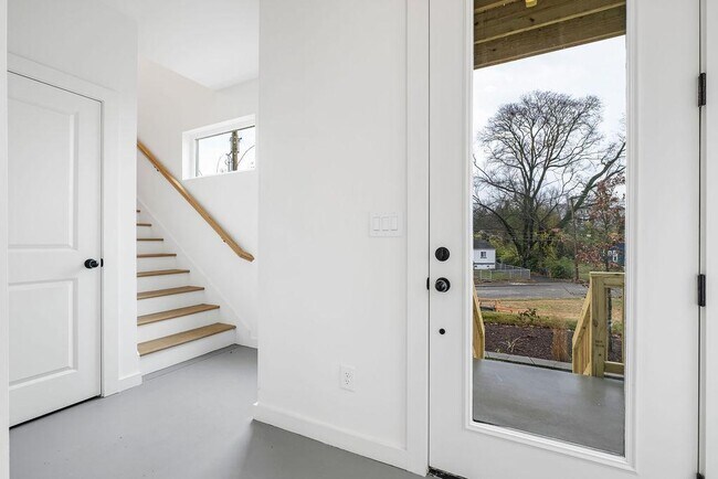 Building Photo - 1244 1st Ave S