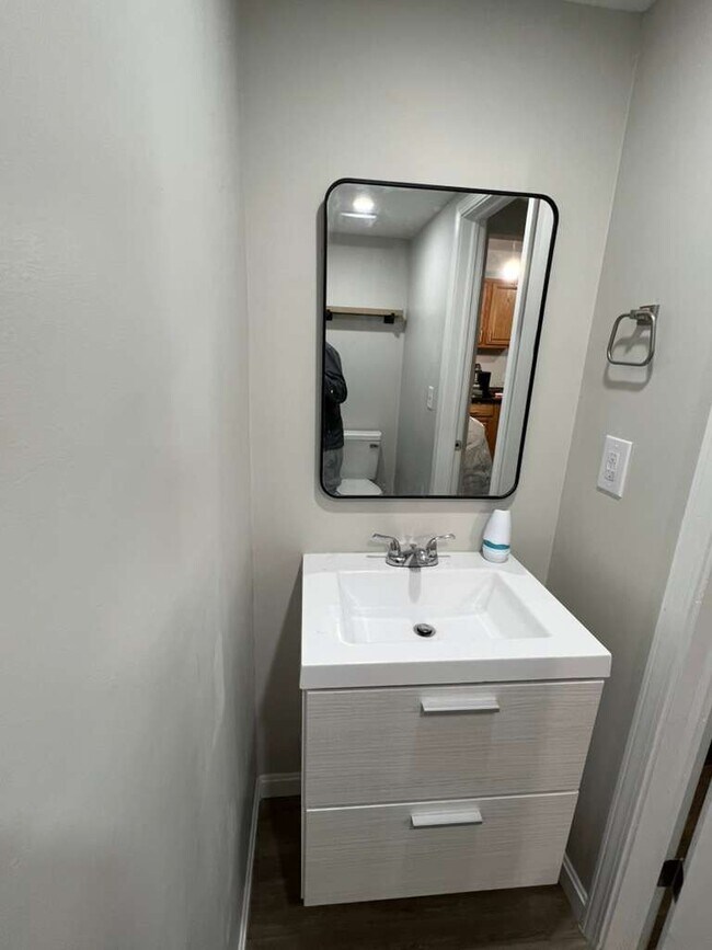 Building Photo - 800 Carpenter St