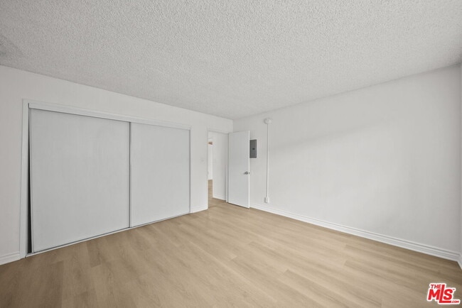 Building Photo - 8371 Northgate Ave