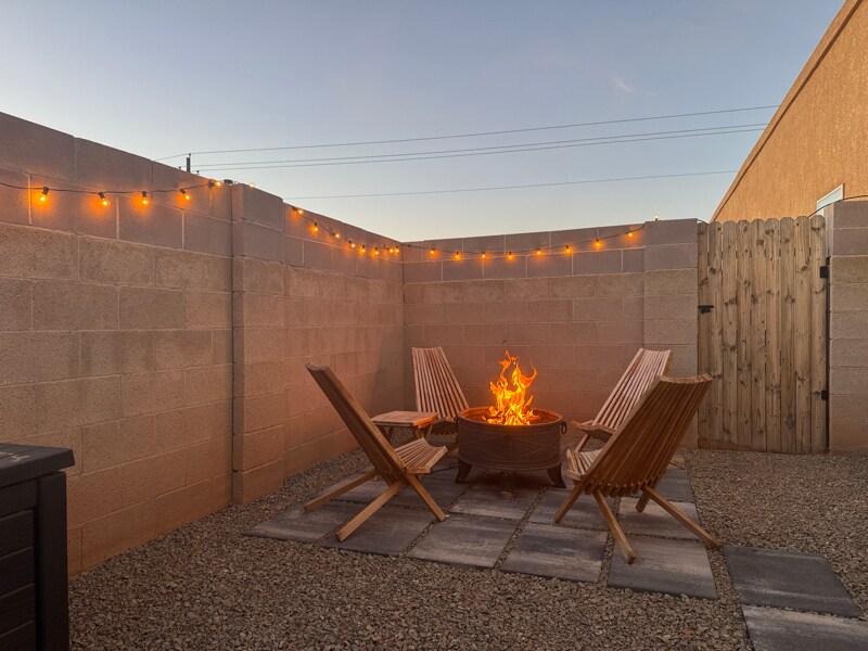 Building Photo - 652 Vancouver Rd SE