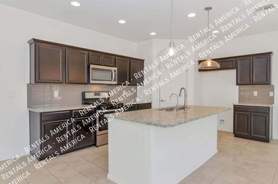 Building Photo - 7433 Via Casa Elegante