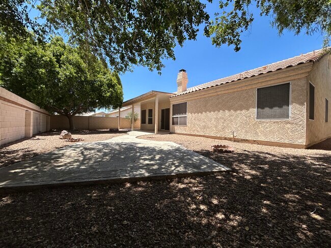 Building Photo - 11109 W Amelia Ave