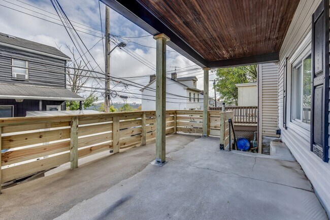 Building Photo - Available August 2026 - Fully Renovated 2 Bedroom in AMAZING Location!!