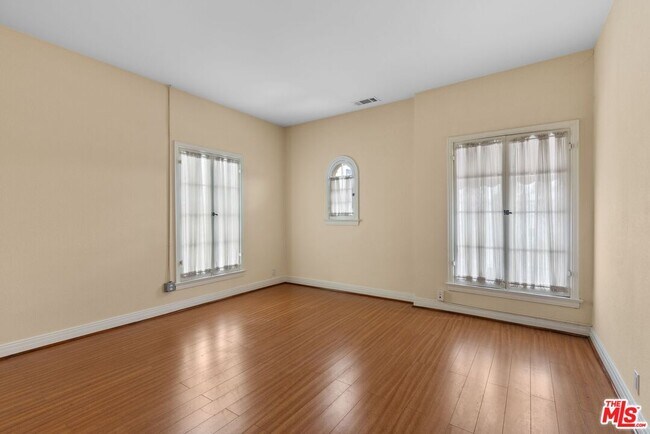 Building Photo - 727 Crenshaw Blvd