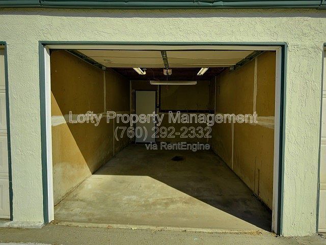 Building Photo - 345 N Melrose Dr