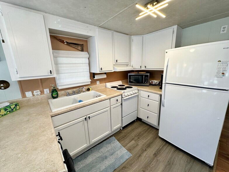 Building Photo - 634 Nettles Blvd