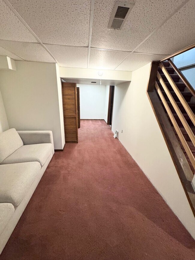 Building Photo - Spacious 4 Bedroom Home in Monroeville