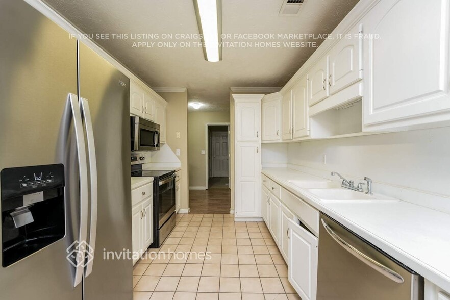 Building Photo - 820 Cambridge Creek Dr SW