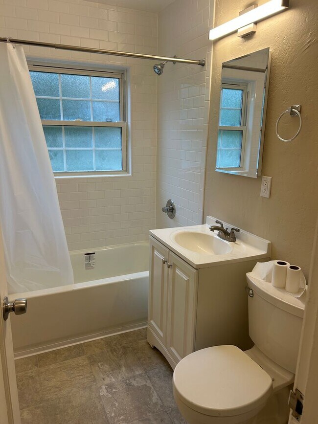 Building Photo - Adorable home in San Carlos with large yard