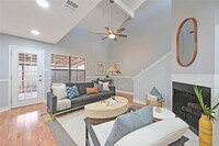 Building Photo - 512 Eberhart Ln