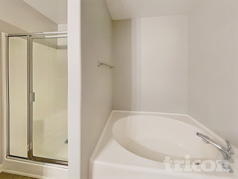 Building Photo - 1594 Weatherend Dr