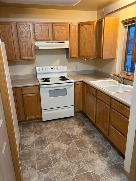 Building Photo - 727 Mustang Dr