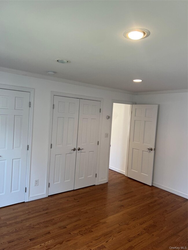 Building Photo - 1016 Oaks Dr
