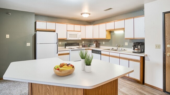 Building Photo - Country Meadows Apartment Homes