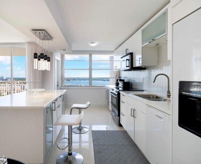 Building Photo - 18071 Biscayne Blvd