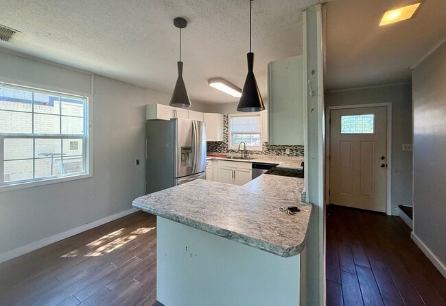 Building Photo - 2213 Spence Cir