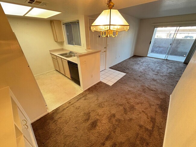 Building Photo - Darling Southwest one bedroom condo locate...
