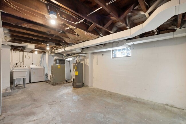 Building Photo - Luxury Rental - Sharpsburg