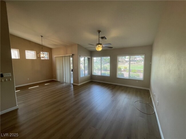 Building Photo - 9401 Villa Ridge Dr