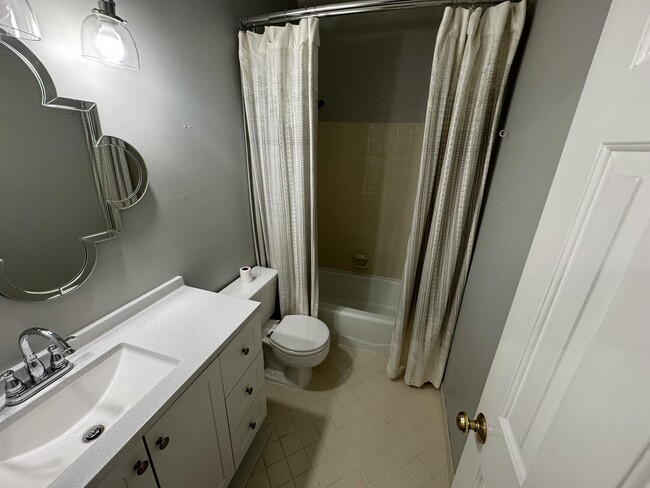 Building Photo - 117 Matthew Ln