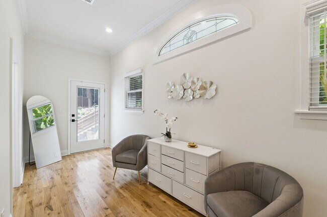 Building Photo - Fully Furnished: Beautiful 4-Bedroom Home ...