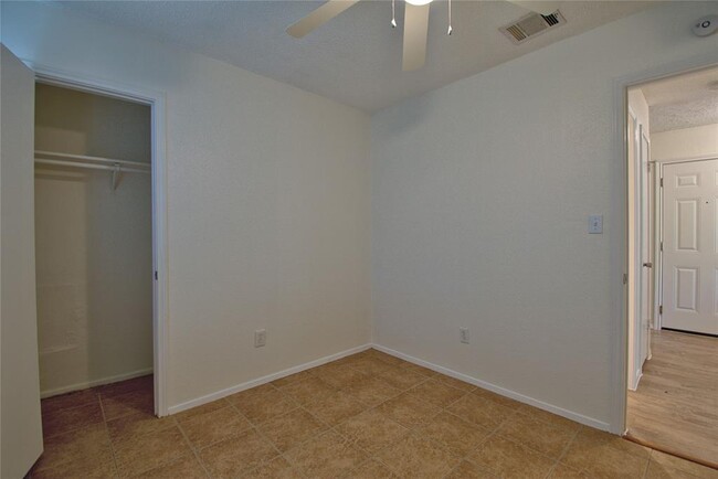 Building Photo - 12100 Lavinia Ln