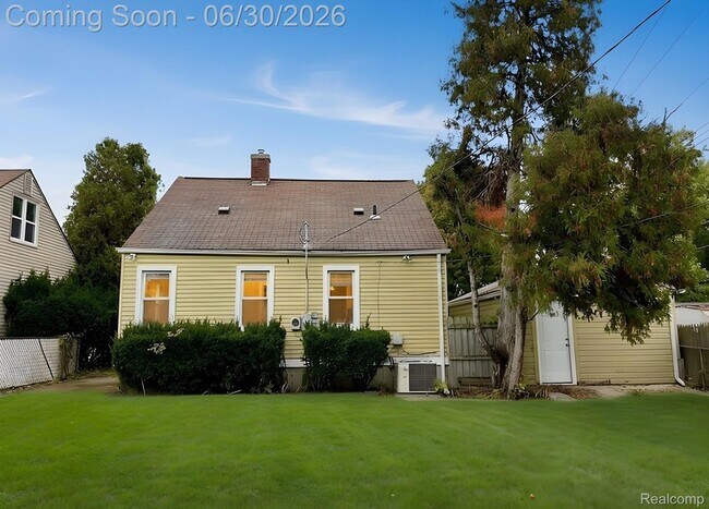 Building Photo - 318 Devillen Ave