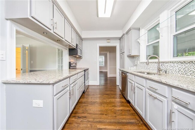 Building Photo - 220 Bradford Ave