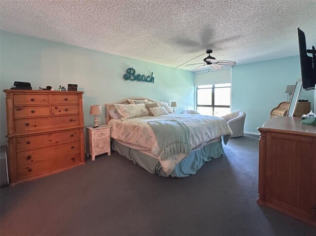 Building Photo - 1350 River Reach Dr
