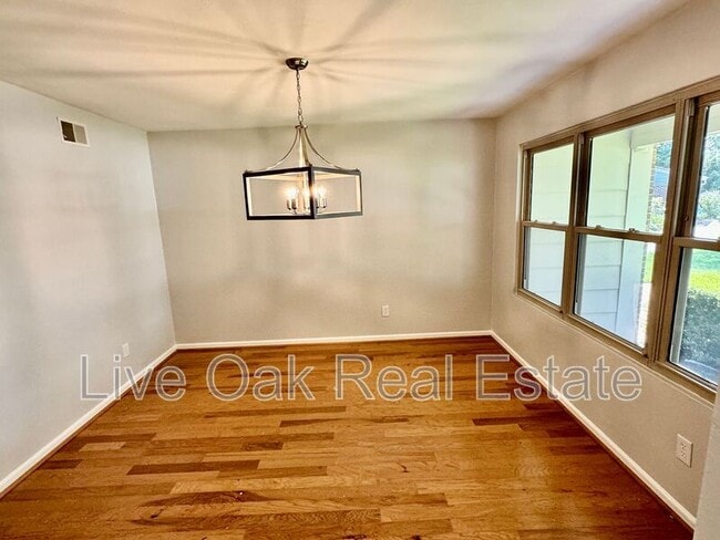 Building Photo - 4345 Temple Ct