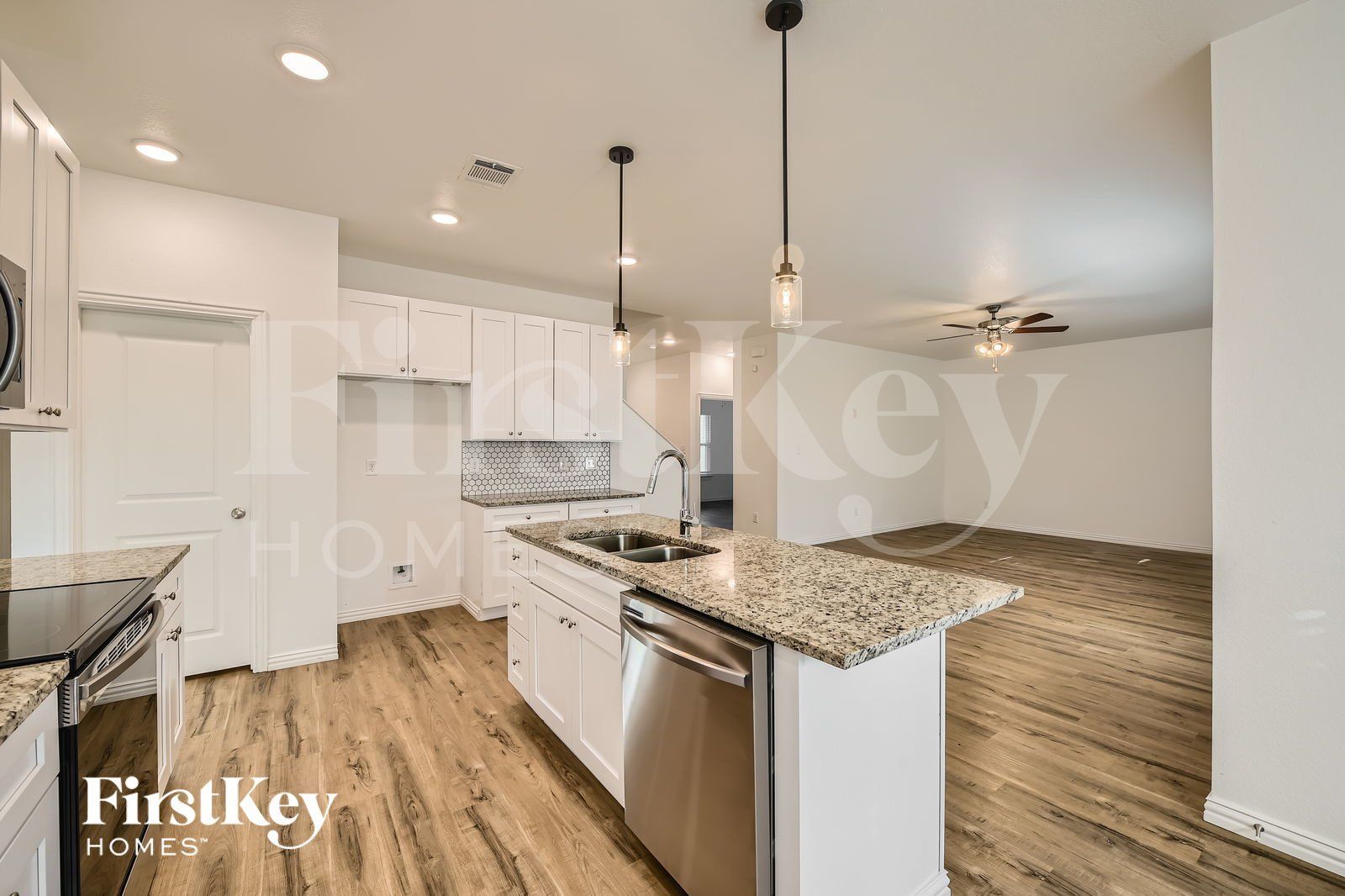 Building Photo - 7384 Parkside Pl Dr