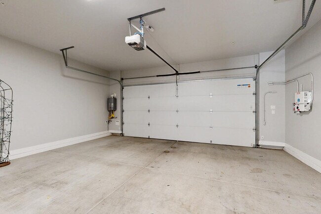 Building Photo - 2645 E Osborn Rd