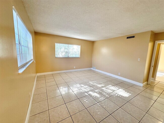Building Photo - 8900 W Sample Rd