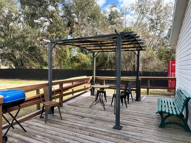 Building Photo - Spacious Furnished 3 Bedroom, 2 Bath Triple-Wide Manufactured Home – South of Live Oak, FL