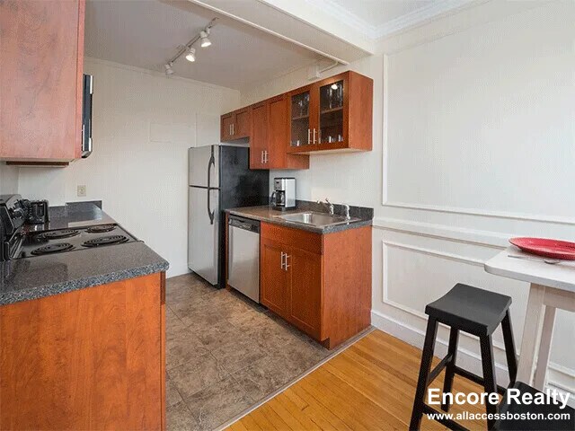 Building Photo - 1270 Beacon St